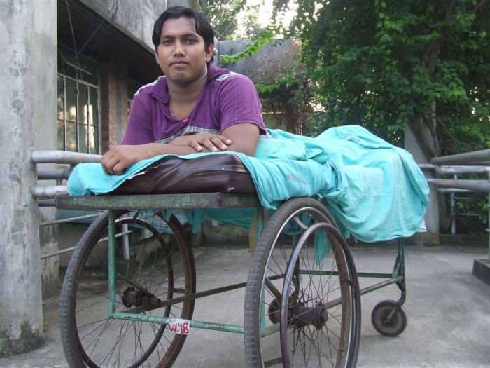 প্লিজ আসুন না, এই মানুষটিকে বাঁচাতে আমরা এগিয়ে আসি, , , , , , ,