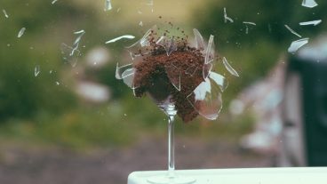 সুপার স্লো মোশন ভিডিও কিভাবে ক্যাপচার করবেন? সেই সাথে দেখে নিন কয়েকটি অবিশ্বাস্য স্লো মোশন ভিডিও এবং জেনে নিন তাদের পেছনের প্রযুক্তি সম্পর্কে