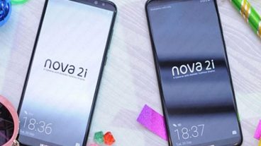 সামনে দুই ক্যামেরার স্মার্টফোন