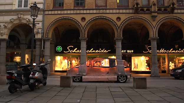 মার্সিডিজ বেঞ্জ নিয়ে আসছে অদৃশ্য গাড়ি !