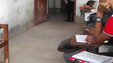 যেভাবে আপনার অ্যান্ড্রোয়েড ফোনকে অবিকল Apple iOS এর মতো করবেন!