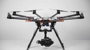 ড্রোন কি? ড্রোন কিভাবে কাজ করে? ড্রোন উড়বে পাখির মত দেখুন