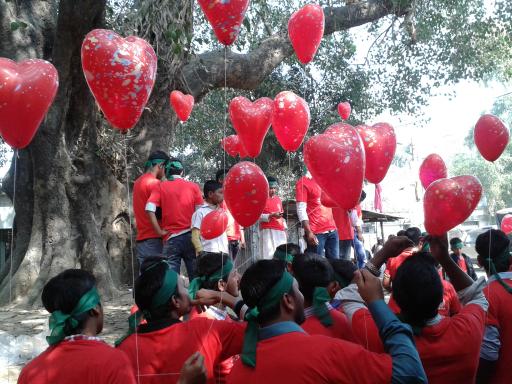 ছবির সাইজ কমাতে পারছেন না ? এই দিকে আসেন।