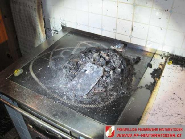 বিষাদময় দুনিয়া হতে আত্মহত্যা করলো “রোবট”!