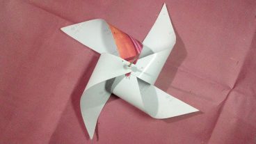 কাগজ দিয়ে খেলনা চরকি বানান খুব সহজেই