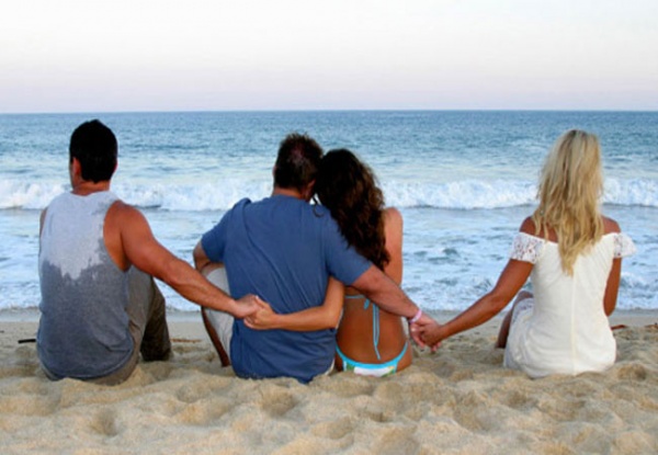 আসুন জেনে নেই ফেসবুকের “In an Open Relationship” কন্সেপটা