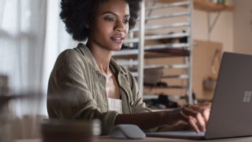 আসুন জানি মাইক্রোসফট এর সর্বশেষ ভার্ষণ উইন্ডোজ 10 এস এ সম্পর্কে