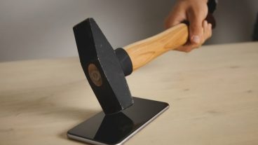 আপনার পুরাতন স্মার্টফোনটি বিক্রি বা ভেঙ্গে ফেলার পূর্বে দেখে নিন, এ দিয়ে কতো অসাধারণ সব কাজ করা সম্ভব!