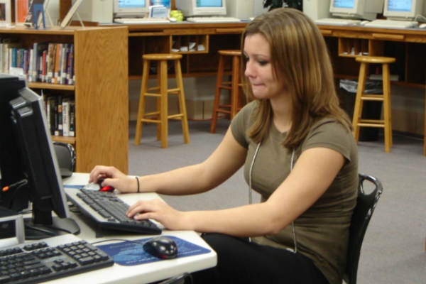 ১৫ ভাগ আমেরিকান তরুণ-তরুণী ইন্টারনেট ব্যবহার করেন না