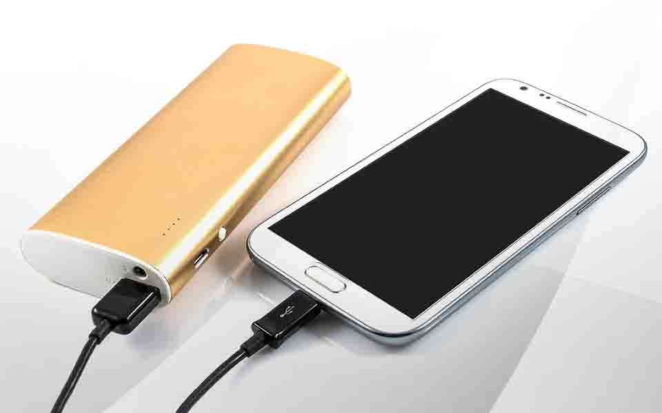 smartphone-with-charger