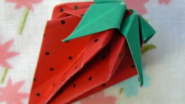 কাগজ দিয়ে বানান আকর্ষণীয় স্ট্রবেরী