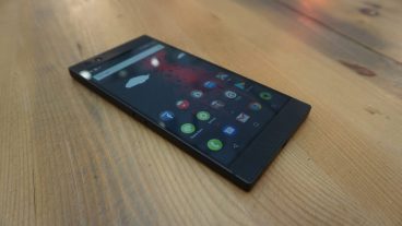 Razer ফোন রিভিউ : মোবাইল গোমরদের জন্য চমৎকার একটি ফোন