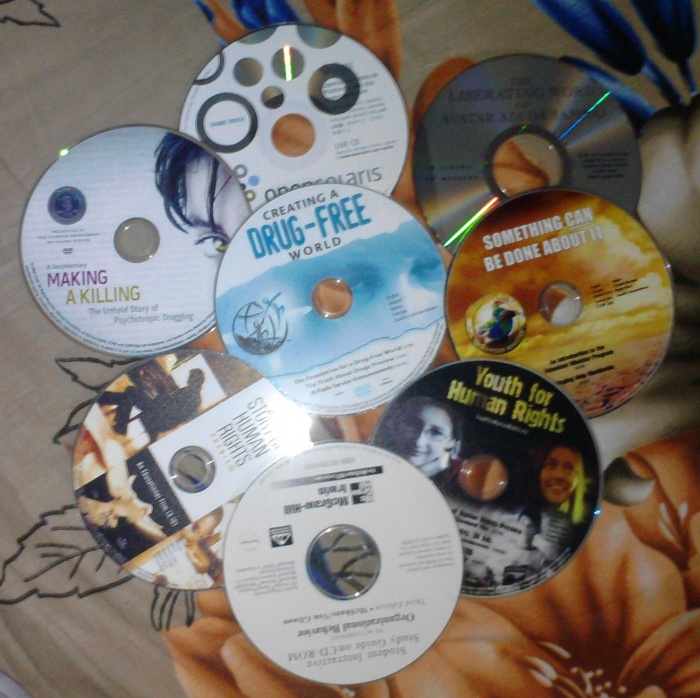 ফ্রী ডিভিডি অথবা বই দরকার?তাও ঘরে বসে?