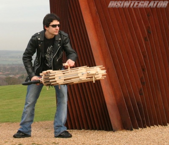 এবার নিজেই হয়ে উঠুন এক গ্যাংস্টার