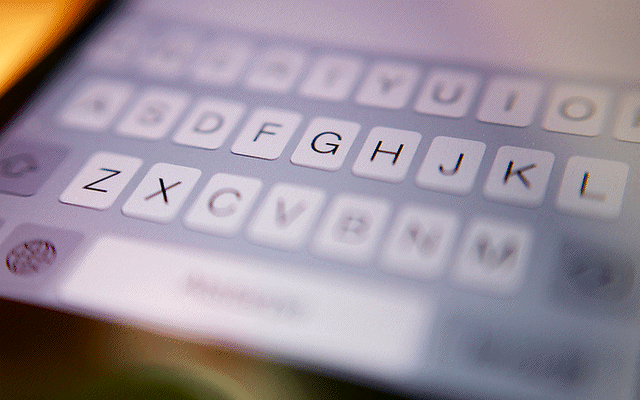 অবশেষে আসছে আইফোন ‘কিবোর্ডে’ স্মল লেটার