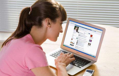 এক্ট্রাবাটন ইউটিলিটির মাধ্যমে টাইটেল বারে আরো কিছু বাটন যুক্ত করে নিন এবং সাথে থাকছে বোনাস হিসাবে ল্যান চ্যাটিং সফটওয়্যার এবং ব্যবহারের কলা কৌশল!!