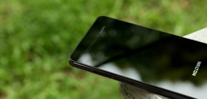 সাধের মোবাইল পানিতে পড়ে নষ্ট হয়ে গেছে? তাহলে জেনে নিন কার্যকরী কিছু উপায় যা আপনার মোবাইলকে বাচিয়ে তুলবে