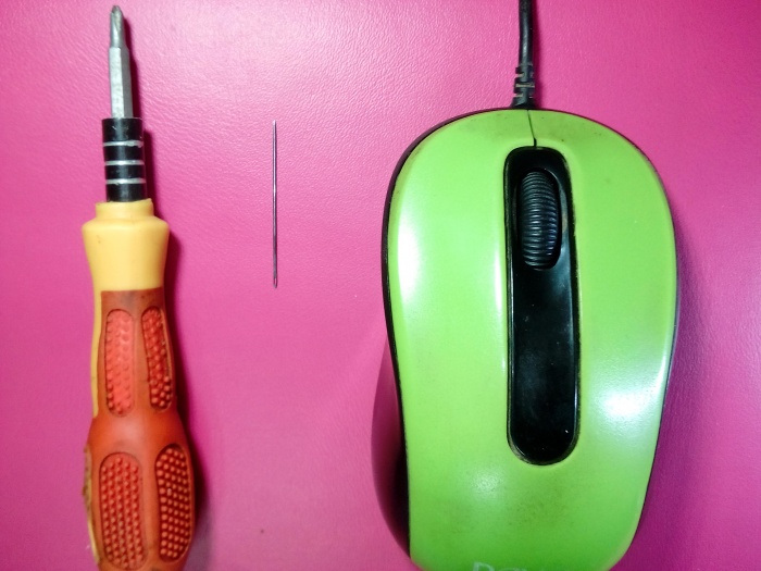 মাউস এর ক্লিক সমস্যা? ৫ মিনিটে ঠিক করে ফেলুন। সবাই পারবে শুধু একটি স্ক্রু-ড্রাইভার ও একটি সুচ বা পিন এর সাহায্যে।