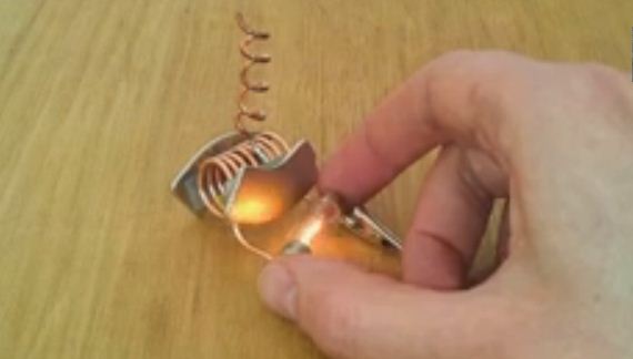 বিদ্যুতের কনো উৎস ছাড়াই বিদ্যুৎ উতপাদন করুন! আসেন দেখে যান ।