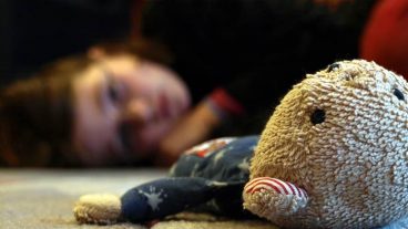 কীভাবে বুঝবেন শিশু যৌন হয়রানির শিকার