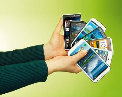 দেখে নিন ২০১৩ সালের বর্ষ সেরা ১২ টি  স্মার্টফোন এর সংক্ষিপ্ত ফিচার