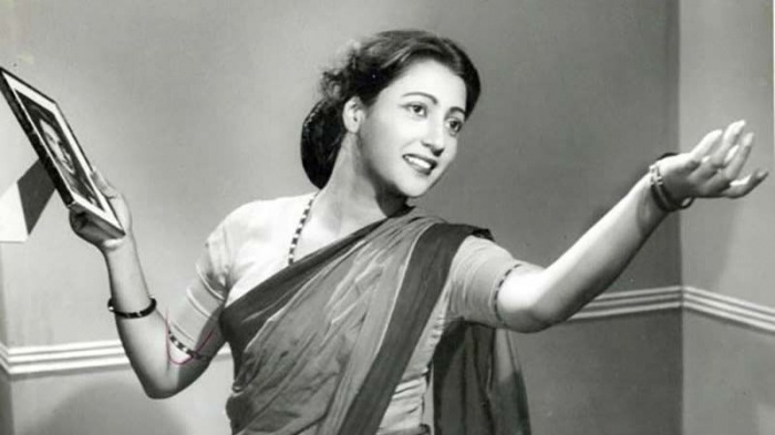 বাংলা চলচ্চিত্র জগৎ টলিউড এর সুচিত্রা সেন এর চলচিত্র জগৎ টা একটু দেখে নিন