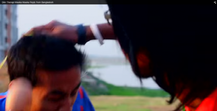 ডিম থেরাপী- মওকা মওকা ভার্সনের এই ভিডিও টি যারা মিস করেছেন দেখে নিতে পারেন, সব গুলো ভিডিও এর মাঝে এটাই সবচেয়ে ভাল মনে হয়েছে আমার কাছে