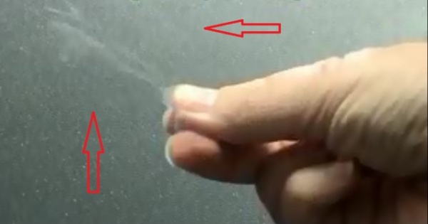 ম্যাজিকাঃ জাদুকরের মত এবার আপনিও আপনার হাত দিয়ে ধোঁয়া বের করুন। আর বন্ধুদের চমকিয়ে দিন।