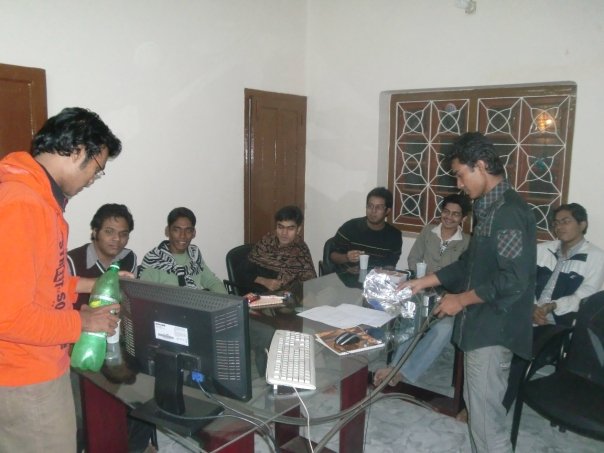 15833_105393059476989_100000188854496_134809_1189860_n