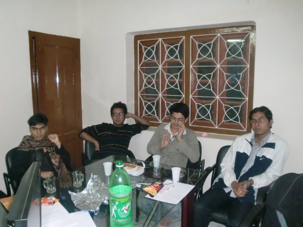 15833_105393069476988_100000188854496_134812_3372594_n