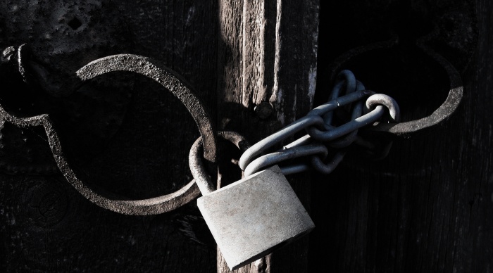 অভিজ্ঞদের সহায়তা কামনা করছি, আমার ফেইসবুক আইডি রক্ষা করার উপায় কি???