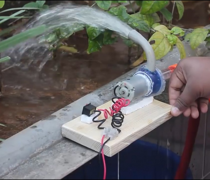 ইলেকট্রনিক্স এর জাদুগিরি [পর্ব-৫৭] :: 12v মোটর ও প্লাস্টিক বক্স দিয়ে পানির পাম্প মেশিন তৈয়ার করুন