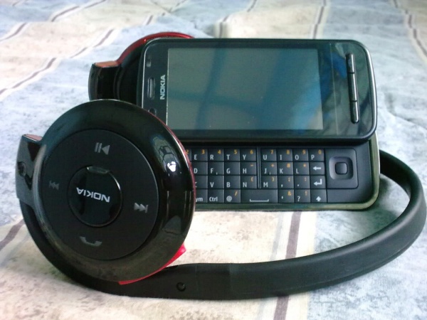 Nokia C6+Nokia BH 503 সবাই একটু এই দিকে দেখেন……………!!!!!!!