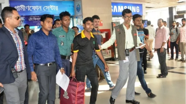 রাজধানী তে কোটি টাকার স্মার্টফোন জব্দ-বন্ধ হচ্ছে unofficial স্মার্টফোন বিক্রি