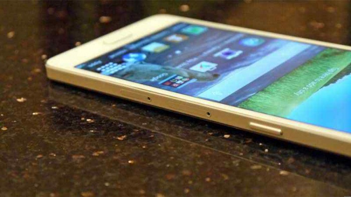 স্যামসাংয়ের সবচেয়ে পাতলা স্মার্টফোন বিস্তারিত জানতে টিউনটি দেখুন