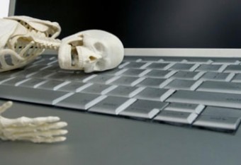 আপনি মারা গেলে ফেসবুক অ্যাকাউন্টের কী হবে? পরামর্শ ও বিস্তারিত জানুন….