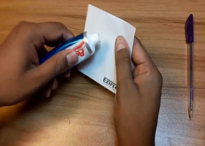 টুথপেস্ট লাইফ হ্যাকস