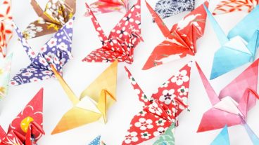 প্রয়োজন এবং আনন্দকে এক সূতোয় গেঁথে দিতে আমার আজকের আয়োজন অবসর কিংবা ব্যস্ততার ফাঁকে সৃজনশীল কিছু কাজ করুন অরিগ্যামি হতে পারে আপনার এবং আপনার শিশুর সৃজনশীলতা প্রকাশের অন্যতম উপকরন [মেগা-টিউন]