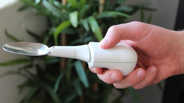 খাবার পড়ে যাবে না স্মার্ট চামচ থেকে!