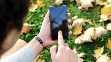 স্মার্টফোন আপনার শরীর এবং মনের ওপর কি প্রভাব ফেলছে? জানেন কী?