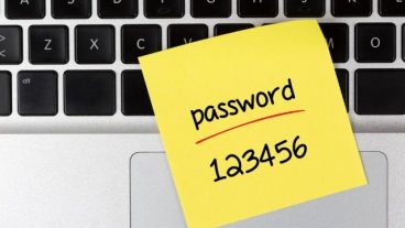 যেভাবে আপনার চোখের সামনে থেকেই আপনার পাসওয়ার্ড এবং অন্যান্য ডেটা চুরি হয়ে যেতে পারে !