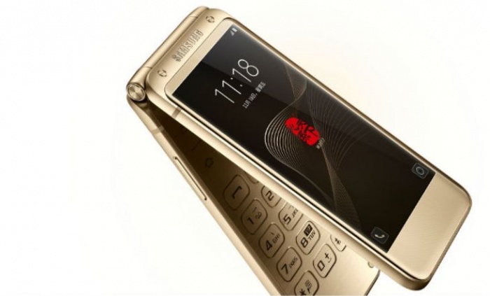 বাজারে স্যামসাংয়ের জোড়া ডিসপ্লের অ্যান্ড্রয়েড ফ্লিপফোন