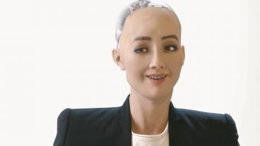 সোফিয়া সুপার আধুনিক যুগের এক উজ্জ্বল প্রতিনিধিঃ হুবুহ মানব সদৃশ এই রোবট মেয়ে সম্পর্কে জানুন আজকের লেখায়।