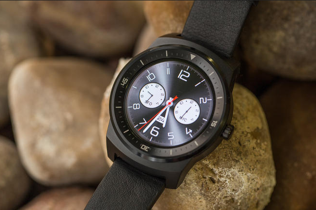 চলুন দেখে আসি ২০১৫ সালে সেরা প্রযুক্তির আদলে তৈরি সাড়া জাগানো জনপ্রিয় ৫ টি স্মার্টওয়াচ!