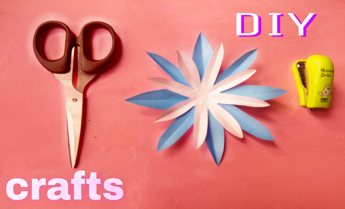 আপনার ফুলদানি কে আরো আকর্ষীয় ভাবে সাজিয়ে তুলুন এই রঙিন ফুলগুলো দিয়ে।