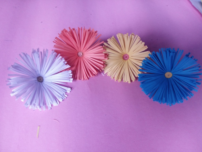 এবার সূর্যমুখী ফুলের সাজে সাজিয়ে তুলুন আপনার ঘরকে।