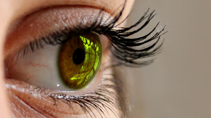 চোখের কালার চেঞ্জ করুন এক মিনিটে! সব থেকে সহজ এবং effective method