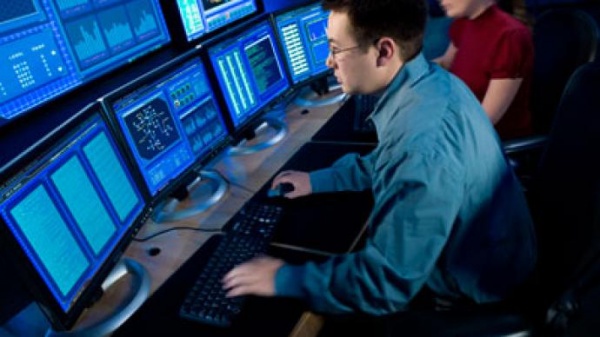 হ্যাকার ! হ্যাকার ! কি কাজে লাগে হ্যাকার রা ?