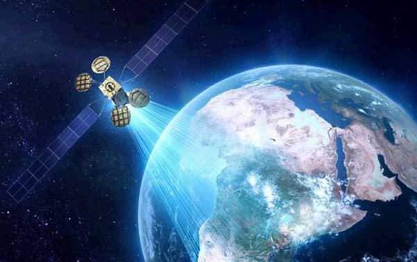 ইন্টারনেট ছড়াতে কৃত্রিম উপগ্রহ চালু করছে ফেসবুক