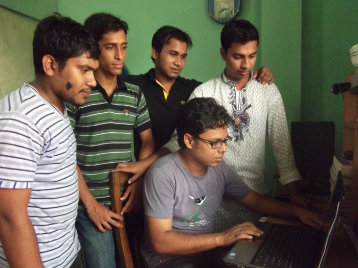 “পাঁচ তরুণের ব্লগিং সাফল্য” গাঁথা